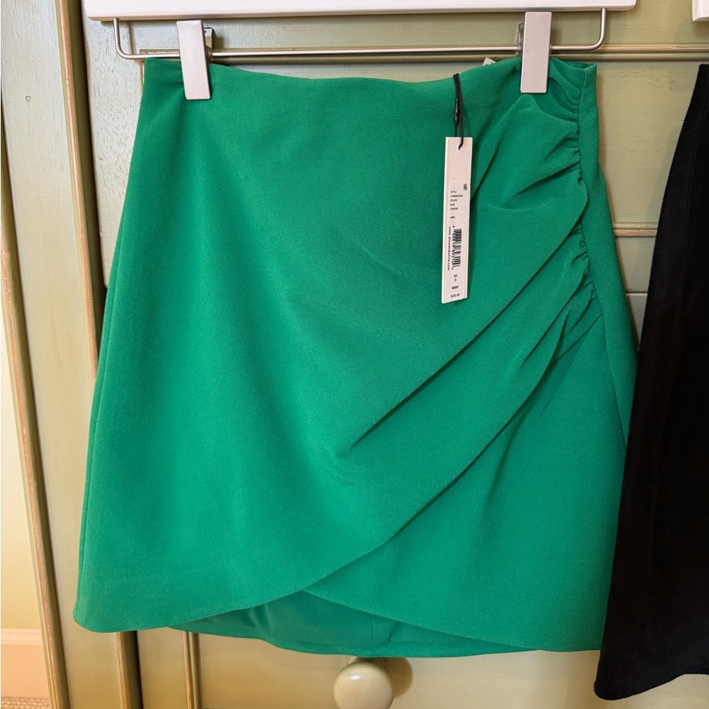 NWT Alice and Olivia emerald skirt